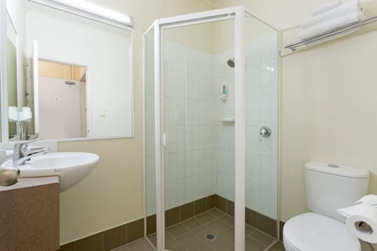 Deluxe Double Bathroom