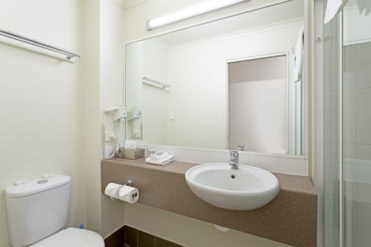 Redcliffe Inn Bathroom