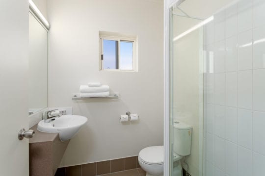 Deluxe Twin Bathroom