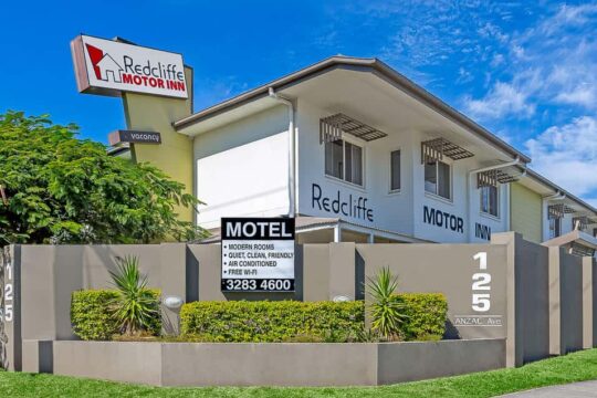 Redcliffe Motor Inn Front